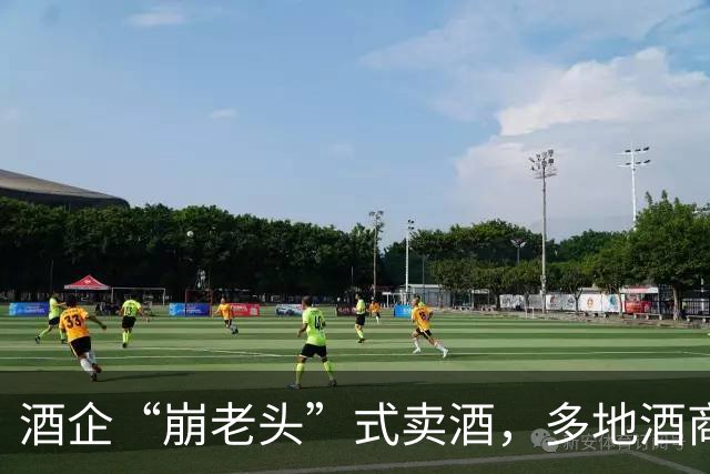酒企“崩老头”式卖酒，多地酒商“爆雷”，白酒最近怎么了？